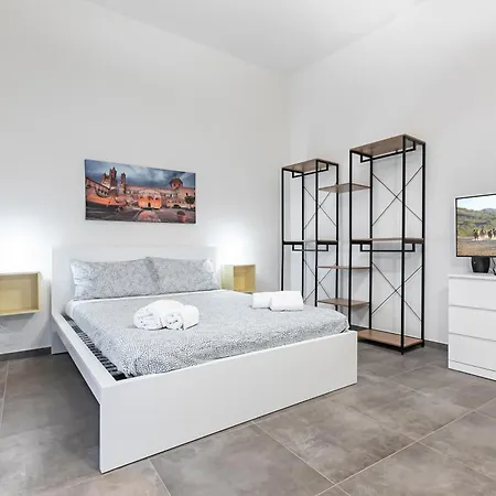 Palazzo Dei Normanni & Ballaro Roomy Modern X9 Apartment
