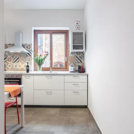 Palazzo Dei Normanni & Ballaro Roomy Modern X9 Apartment
