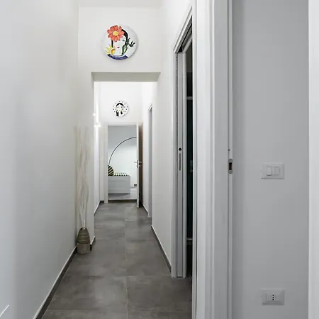 Palazzo Dei Normanni & Ballaro Roomy Modern X9 Apartment Palermo