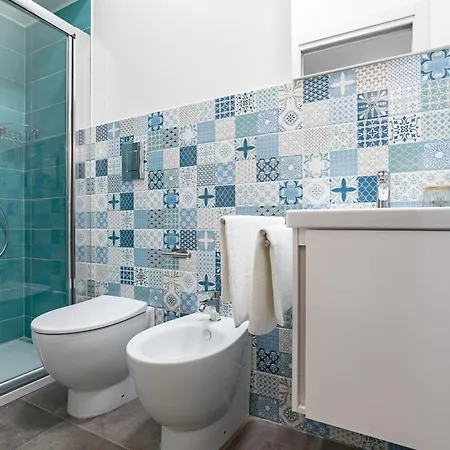 Palazzo Dei Normanni & Ballaro Roomy Modern X9 Apartment Palermo